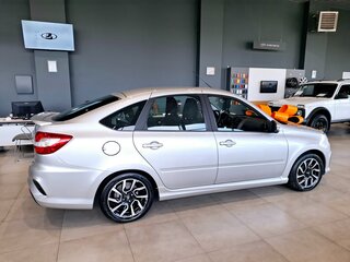 2025 Lada (ВАЗ) Granta Sportline I Рестайлинг, серебристый, 1448500 рублей, вид 3