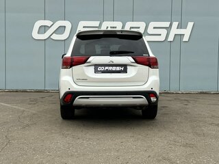 2022 Mitsubishi Outlander III Рестайлинг 3, белый, 2450000 рублей, вид 4