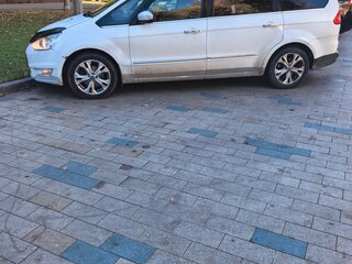 2012 Ford Galaxy II Рестайлинг, белый, 900000 рублей, вид 3