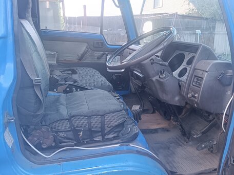 1988 Nissan Atlas, синий, 620000 рублей, вид 4