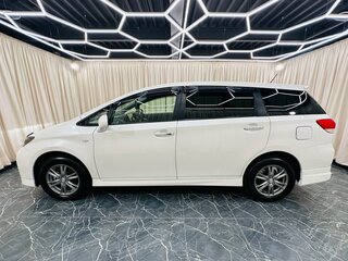 2012 Toyota Wish II, белый, 1499999 рублей, вид 3