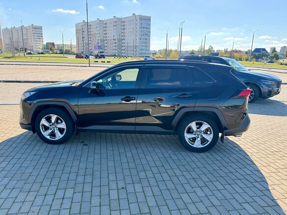 2021 Toyota RAV4 V (XA50), чёрный, 2700000 рублей - вид 7
