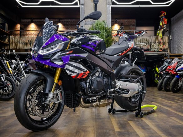 2026 Aprilia Tuono V4, фиолетовый, 2590000 рублей - вид 3