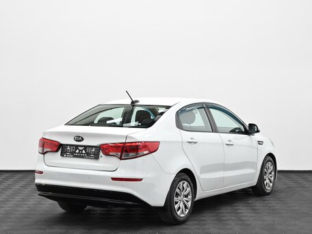 2017 Kia Rio III Рестайлинг, белый, 799000 рублей, вид 2
