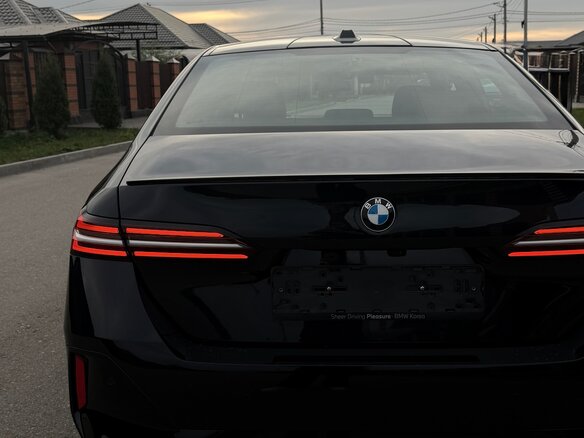 2024 BMW 5 серии 520i VIII (G60/G61/G68), синий, 6850000 рублей - вид 5