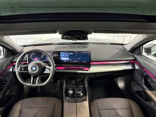 2025 BMW 5 серии Long 530Li xDrive VIII (G60/G61/G68), чёрный, 7800000 рублей, вид 2