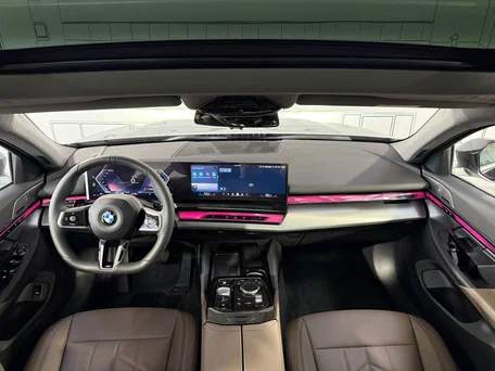 2025 BMW 5 серии Long 530Li xDrive VIII (G60/G61/G68), чёрный, 7800000 рублей, вид 2
