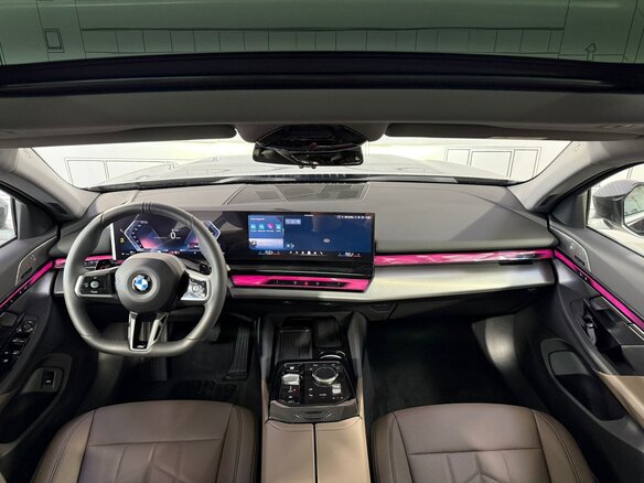 2025 BMW 5 серии Long 530Li xDrive VIII (G60/G61/G68), чёрный, 7699000 рублей - вид 1