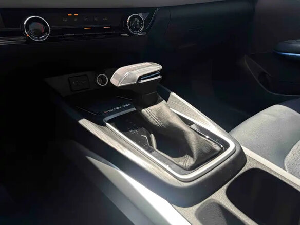 2023 Chevrolet Cruze II Рестайлинг, белый - вид 11