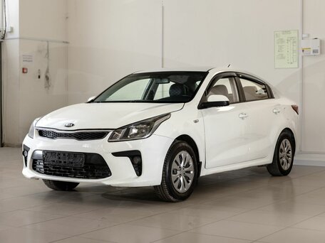 2017 Kia Rio IV, белый, 700000 рублей, вид 3