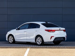 2018 Kia Rio IV, белый, 1095000 рублей, вид 4