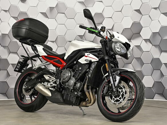 2018 Triumph Street Triple, белый, 577000 рублей