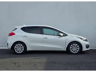 2017 Kia Ceed II Рестайлинг, белый, 1440000 рублей, вид 5