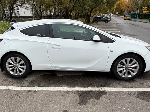 2013 Opel Astra GTC J Рестайлинг, белый, 950000 рублей - вид 6
