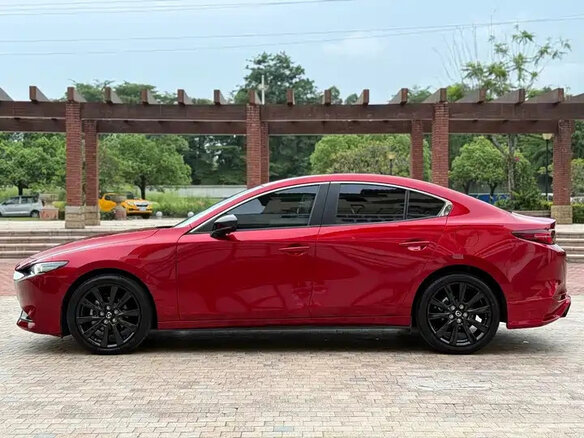 2023 Mazda 3 Axela IV (BP), красный, 1270500 рублей - вид 4
