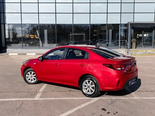 2020 Kia Rio IV, красный, 1615000 рублей, вид 2