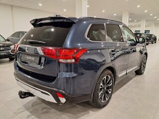 2021 Mitsubishi Outlander III Рестайлинг 3, синий, 1900000 рублей, вид 2