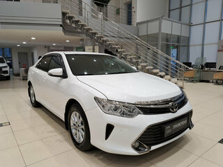 2015 Toyota Camry VII (XV50) Рестайлинг, белый, 1499000 рублей, вид 3