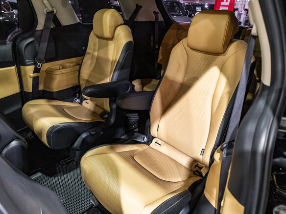 2020 Kia Carnival IV, чёрный, 3890700 рублей - вид 13
