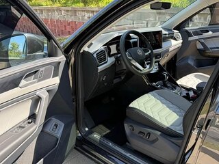 2022 Volkswagen Tayron I, чёрный, 1968000 рублей, вид 5