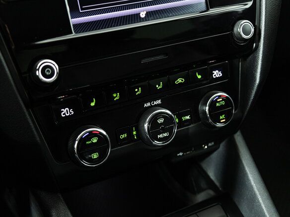 2017 Skoda Octavia III (A7) Рестайлинг, белый - вид 14