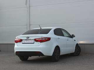 2013 Kia Rio 4-speed III, белый, 799000 рублей, вид 2
