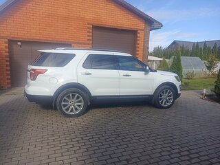 2016 Ford Explorer V Рестайлинг, белый, 3100000 рублей, вид 5