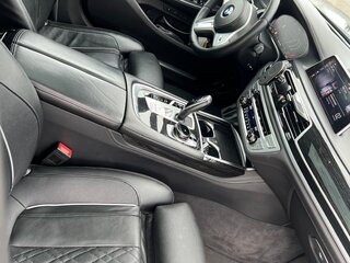 2020 BMW 7 серии 740d xDrive VI (G11/G12) Рестайлинг, чёрный, 5700000 рублей, вид 5