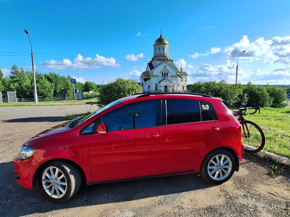 2011 Volkswagen Golf Plus II, красный, 1399000 рублей - вид 15
