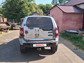 2010 Chevrolet Niva I Рестайлинг, серебристый, 170000 рублей, вид 3