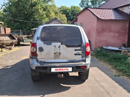 2010 Chevrolet Niva I Рестайлинг, серебристый, 170000 рублей, вид 3