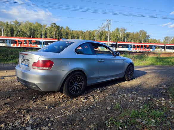 2008 BMW 1 серии 125i I (E81/E82/E87/E88) Рестайлинг, серебристый - вид 3