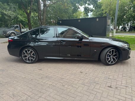 2020 BMW 5 серии 530d xDrive VII (G30/G31/G38) Рестайлинг, чёрный, 7500000 рублей, вид 5