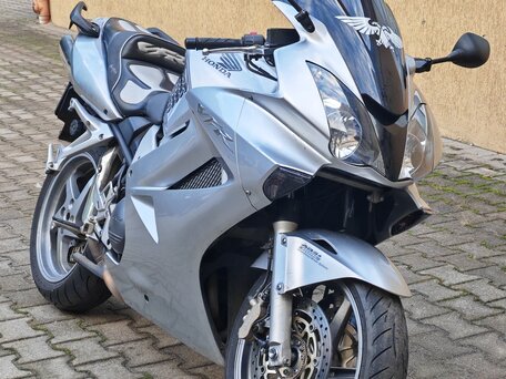 2005 Honda VFR 800, серый, 400000 рублей, вид 1