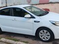 2017 Kia Rio III Рестайлинг, белый, 980000 рублей