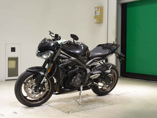2022 Triumph Street Triple, чёрный, 1176000 рублей, вид 4