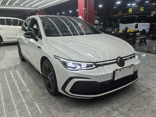 2023 Volkswagen Golf VIII, серебристый, 1650000 рублей, вид 3