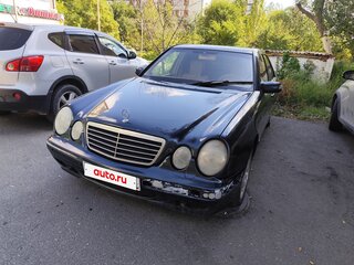2001 Mercedes-Benz E-Класс 320 II (W210, S210) Рестайлинг, чёрный, 470000 рублей, вид 3