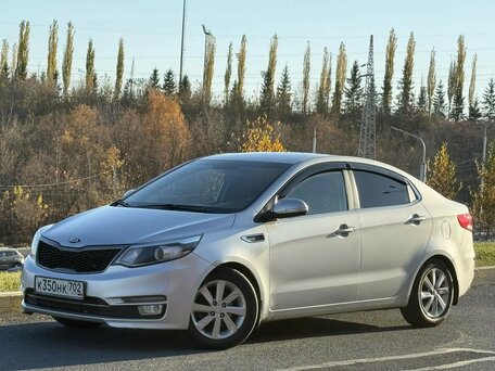 2015 Kia Rio III Рестайлинг, бежевый, 980000 рублей, вид 3