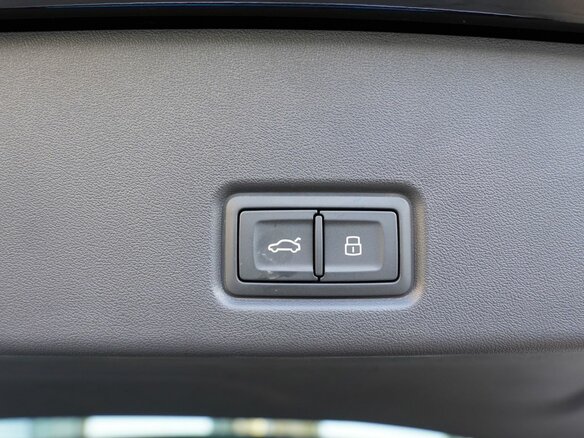 2026 Audi Q6 40 TFSI, чёрный, 7359000 рублей - вид 8