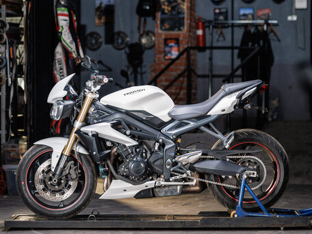 2017 Triumph Street Triple, белый, 650000 рублей, вид 4