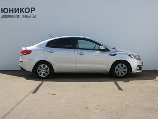2016 Kia Rio III Рестайлинг, серебристый, 709000 рублей, вид 4