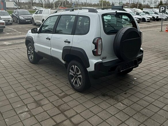 2026 Lada (ВАЗ) Niva Travel I Рестайлинг, белый, 1717000 рублей - вид 2