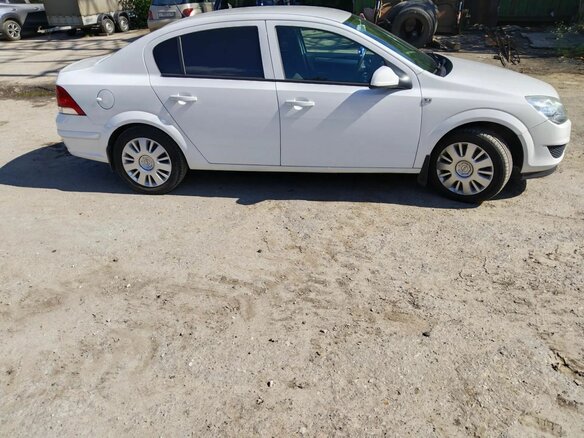 2010 Opel Astra H Рестайлинг, белый, 630000 рублей - вид 1