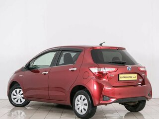 2017 Toyota Vitz III (XP130) Рестайлинг 2, красный, 979000 рублей, вид 4
