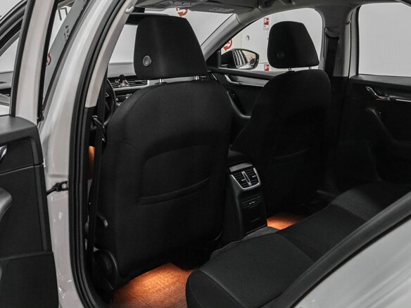 2018 Skoda Octavia III (A7) Рестайлинг, белый, 2349000 рублей - вид 9
