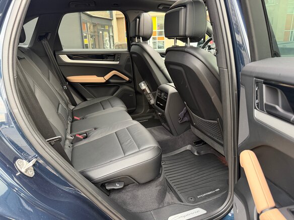 2023 Porsche Cayenne III Рестайлинг, синий, 7140000 рублей - вид 10