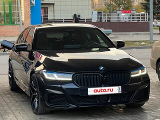 2020 BMW 5 серии 540i xDrive VII (G30/G31/G38) Рестайлинг, синий, 5500000 рублей, вид 3