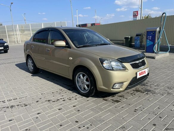 2010 Kia Rio II Рестайлинг, бежевый, 600000 рублей