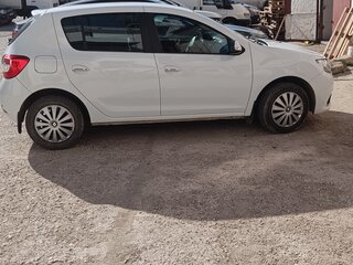 2017 Renault Sandero II, белый, 1030000 рублей, вид 2